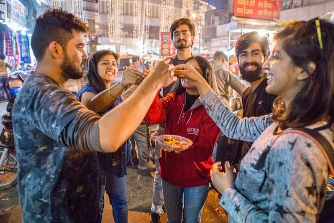 Delhi Food Walk: Rickshaw Ride, Street Eats & Market Tour - The Rickshaw Ride Through Delhi Streets
