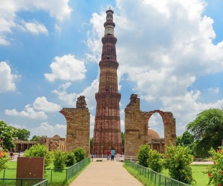 Delhi: Private Old and New Delhi Full or Half-Day City Tour - Red Fort From the Roadside