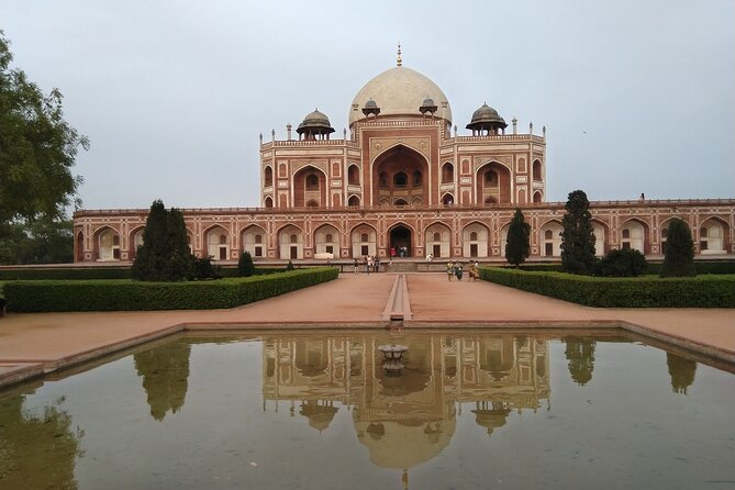 Delhi's historical 7 hours experience tour - Chandni Old Bazaar and Khari Baoli by rickshaw