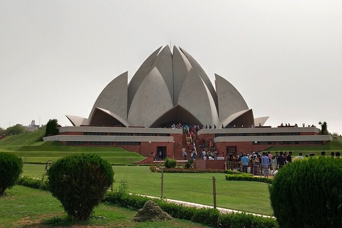 Delhi's historical 7 hours experience tour - India Gate and New Delhi’s ceremonial center