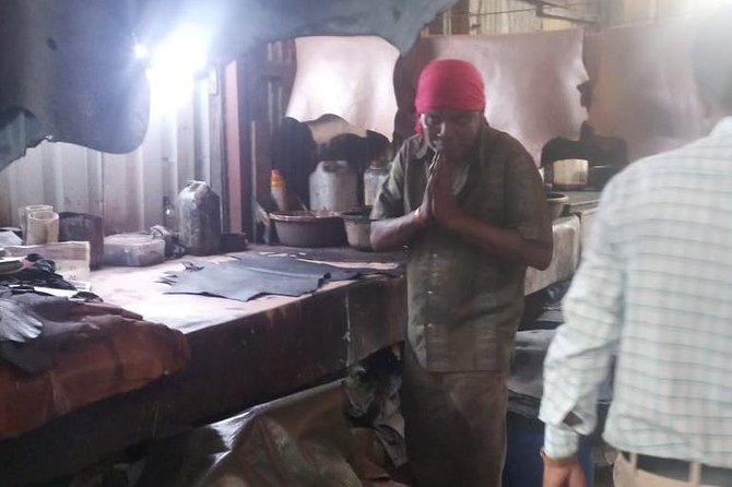 Dharavi Slum Tour with Laundry And Hotel Transfer (South Mumbai) - A small group of six keeps the walk manageable