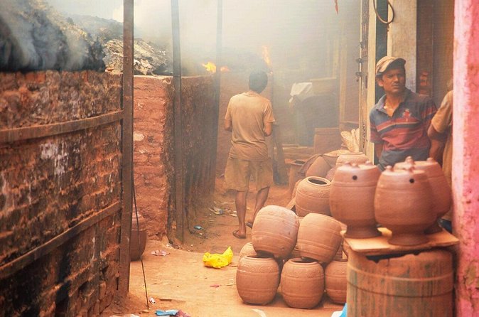 Dharavi Slum Walking Tour: Daily Life in Asia's Largest Slum - How the guides shape the experience