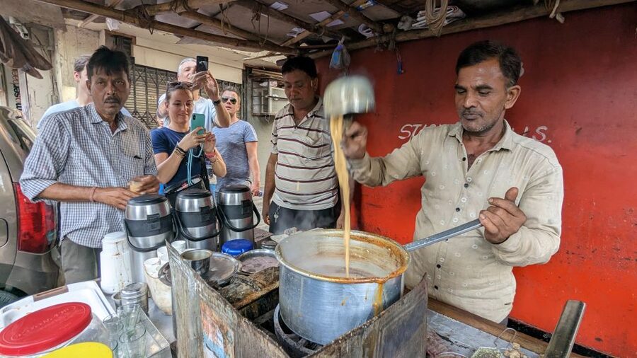 Discover Mumbai's street & beach with Vegetarian food tour - What the guides add to the meal
