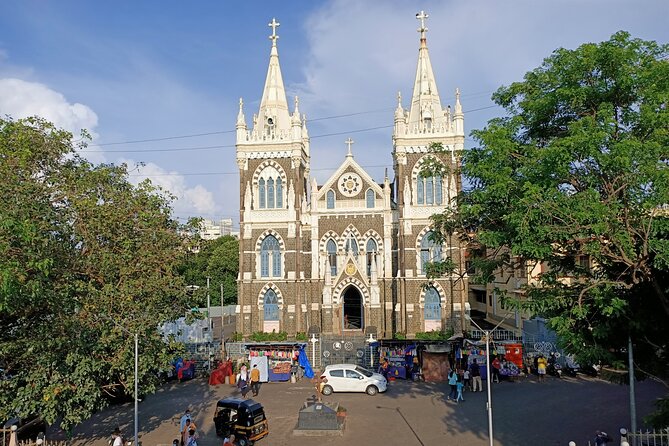 Discover the Hidden Gems of Bandra on an Engaging Walking Tour - Bandstand Promenade and the coastal change of pace