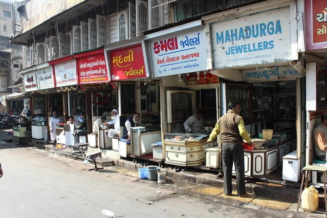 Elephanta Caves & Island: Your Tour, Your Way - Smaller shrines and quieter corners