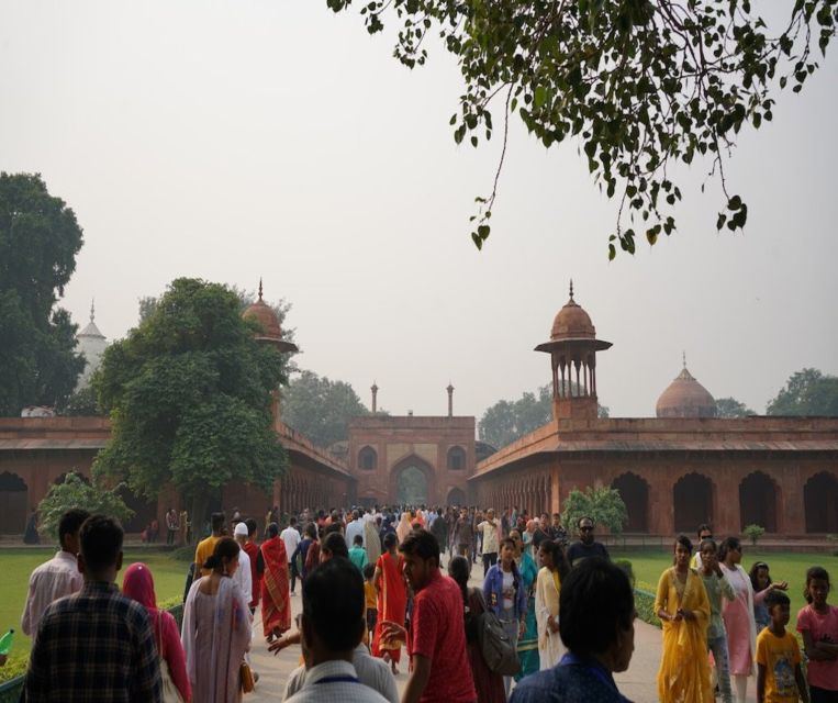 Fast-track entry into taj mahal with entrance included. - Seeing the Taj Mahal in a focused three hours
