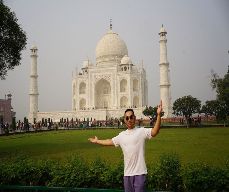 Fast-track entry into taj mahal with entrance included. - Making the most of your photo time