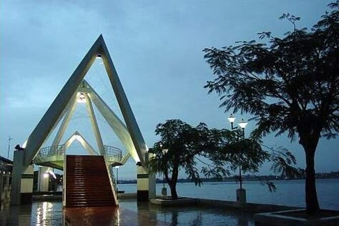Fort Kochi Tour by Tuk Tuk for Cruise Passengers - St. Francis Church and Santa Cruz Basilica