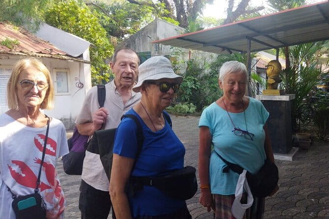 Fort Kochi Tuk-Tuk Sightseeing Tour - Dutch Cemetery and St. Francis Church