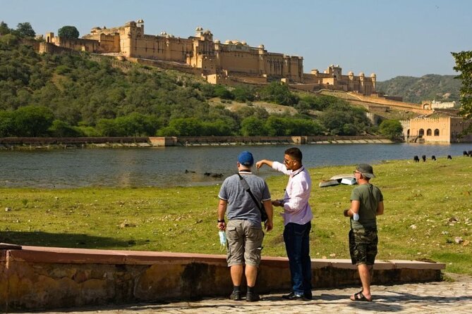 Four-Day Luxury Golden Triangle Tour to Agra & Jaipur From Delhi - Day 1: Old Delhi, New Delhi, and the road to Agra
