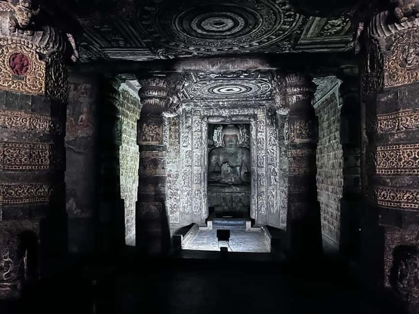 From Aurangabad: Ajanta & Ellora Day Tour with All Inclusion - What the guide adds to the experience