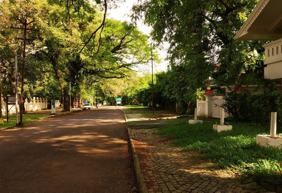 From Cochin: Fort Kochi and Mattancherry Sightseeing Tour - St. Francis Church and the Vasco da Gama connection