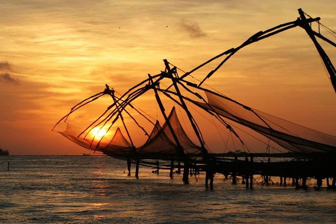 From Cochin Port: Backwaters by Houseboat & Chinese Nets - The Chinese fishing nets at Fort Kochi