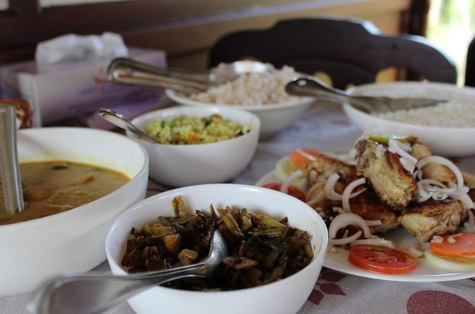 From Cochin Port: Backwaters by Houseboat & Chinese Nets - Lunch on board, with a note about refreshments