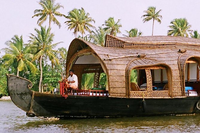 From Cochin Port: Backwaters by Houseboat & Chinese Nets - Boarding the houseboat near Alleppey