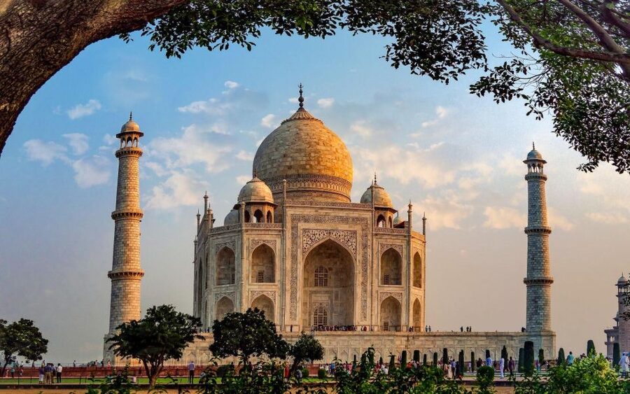 From Delhi:All Inclusive Taj Mahal Day Tour by Fastest Train - Key points before you book