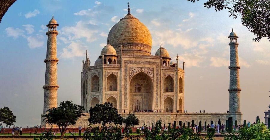 From Delhi:All Inclusive Taj Mahal Day Tour by Fastest Train - Why the fast train changes the whole day