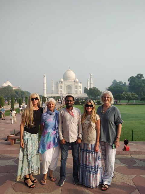 From Delhi:All Inclusive Taj Mahal Day Tour by Fastest Train - Lunch depends on the package you choose