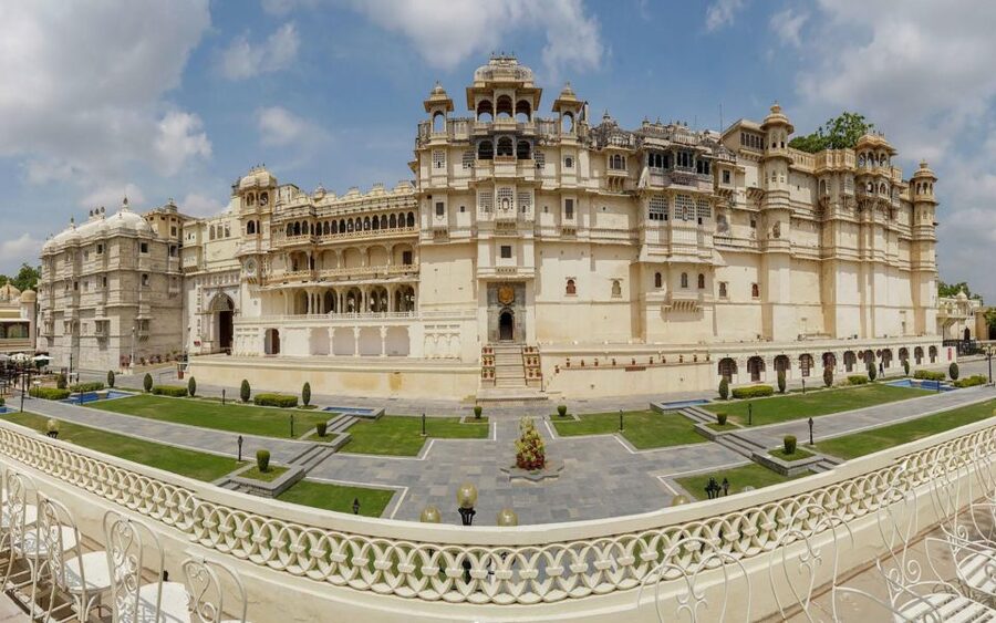 From Delhi: Jaipur Private Tour with Guide & Hotel Pickup - Hawa Mahal and the best final photographs