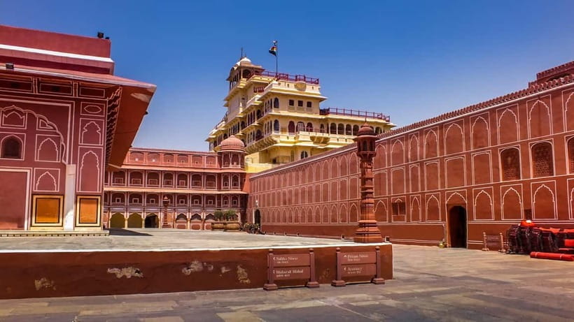 From Delhi: Private Full-Day Jaipur Highlights Tour - A Rajasthani lunch in the middle of the schedule
