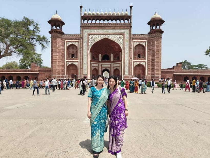 From Delhi: Private Layover Taj Mahal Day Tour By Car - Guides who add more than directions