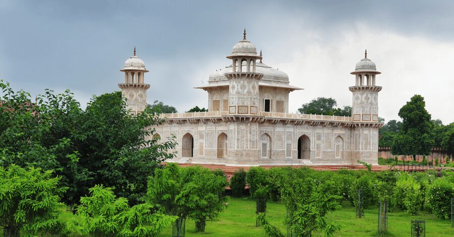 From Delhi: Private Taj Mahal & Agra Day Trip by Car or Rail - What makes the private format worthwhile