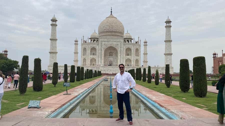 From Delhi: Private Taj Mahal Day Tour with Fast-Track Entry - A five-star breakfast or lunch breaks up the day