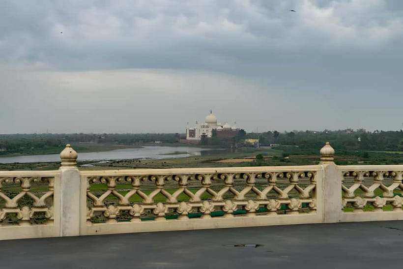From Delhi: Same Day Taj Mahal & Agra Day Tour by Car - Agra Fort and the Mughal court