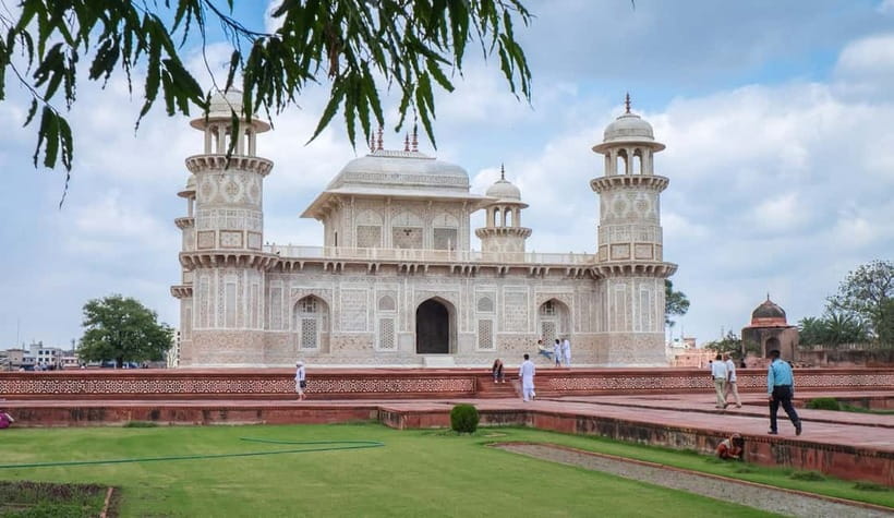 From Delhi: Taj Mahal & Agra Day Tour by Superfast Train - Why the Gatimaan Express makes Agra easier