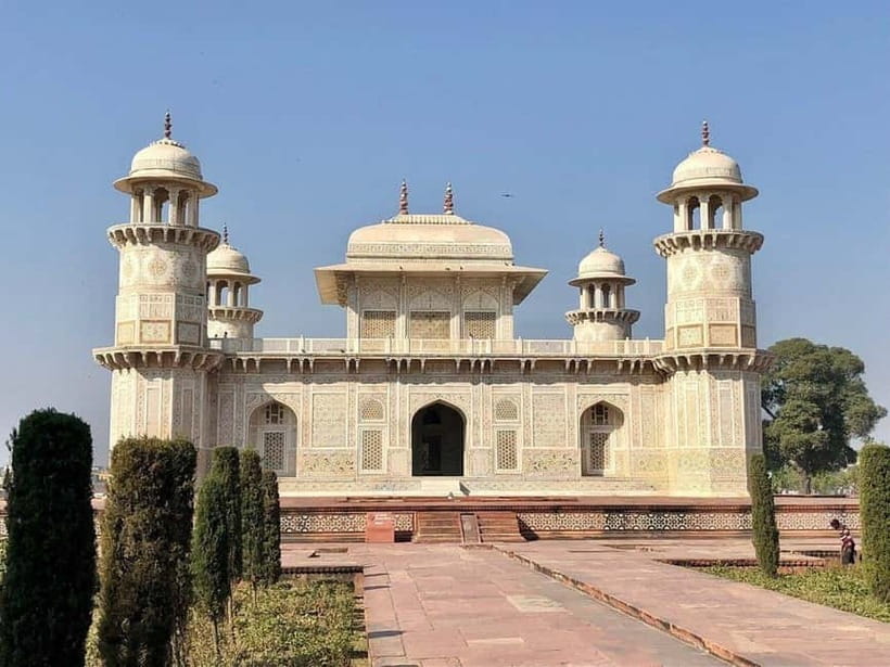 From Delhi: Taj Mahal & Agra Day Tour with Fatehpur Sikri - Fatehpur Sikri and the red sandstone finale