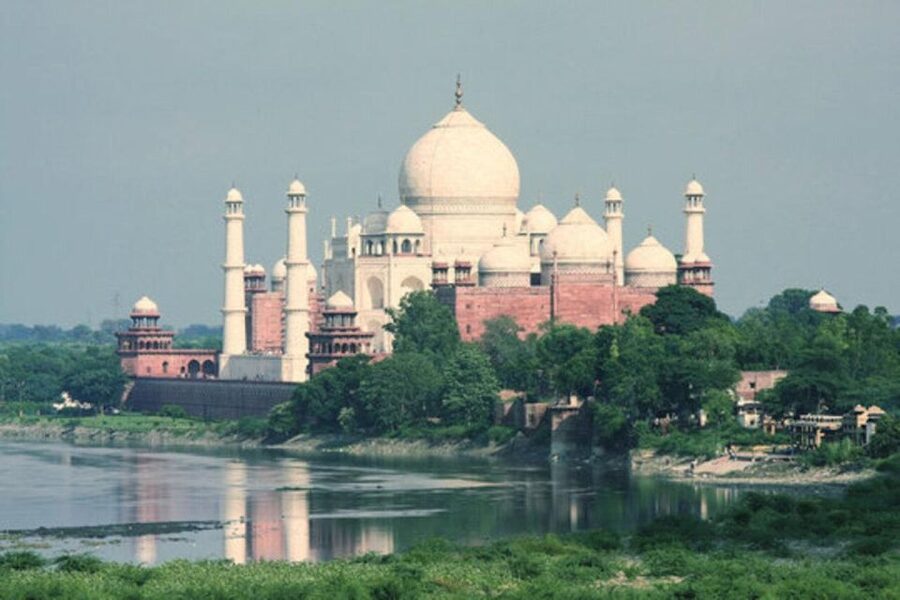 From Delhi: Taj Mahal, Agra & Mathura Tour by Car - Lunch in Agra and the road to Mathura