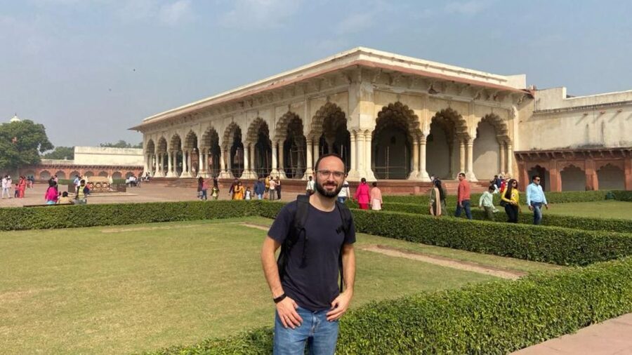 From Delhi: Taj Mahal & Agra Tour by Gatimaan Express Train - Meeting your Agra guide beside the train