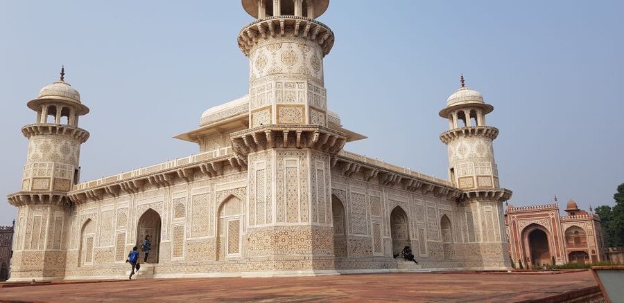 From Delhi: Taj Mahal & Agra Tour with Lunch at Marriott - Lunch at the Courtyard by Marriott