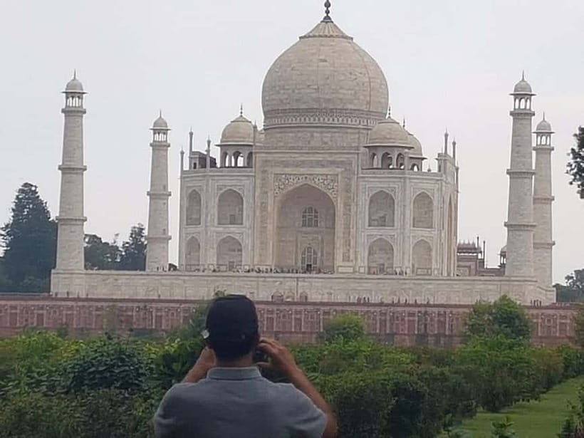 From Delhi: Taj Mahal & Agra With Fatehpur Sikri Day Tour - A five-star buffet break in Agra