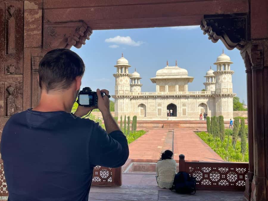 From Delhi: Taj Mahal Sunrise, Baby Taj & Agra Fort Day Tour - What the guide quality means for your day