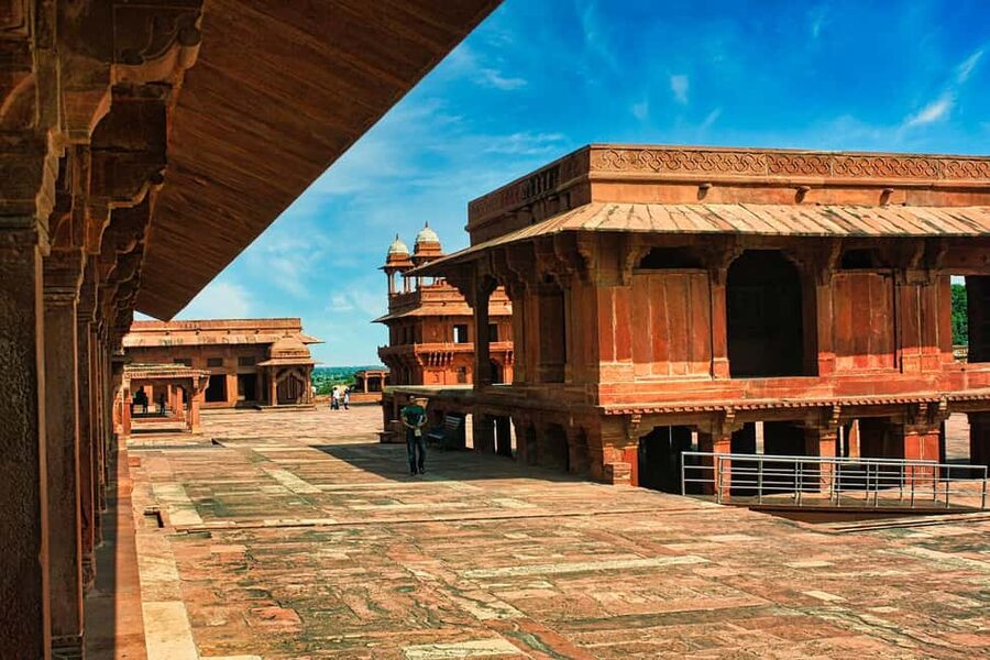 From Jaipur: Same Day Taj Mahal Tour with Fatehpur Sikri - The guides can shape the whole day