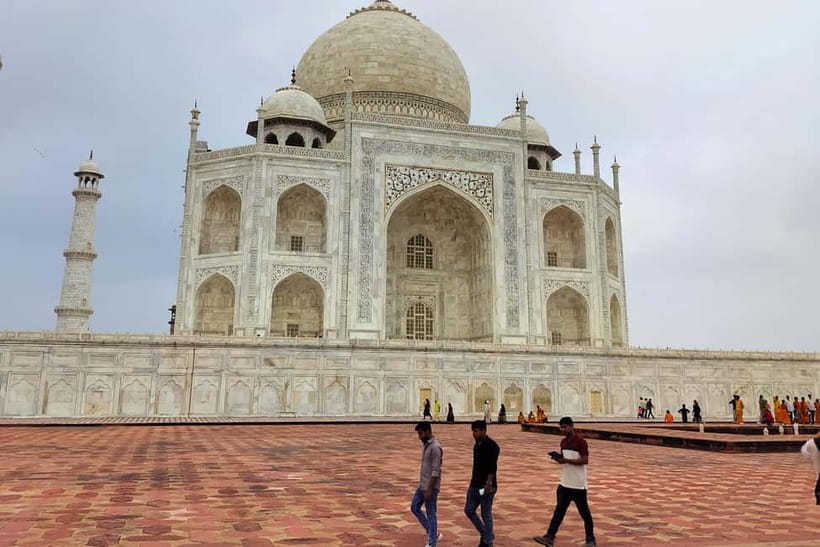 From Jaipur: Taj Mahal, Agra Fort, Baby Taj Day Trip by Car - The road from Jaipur to Agra