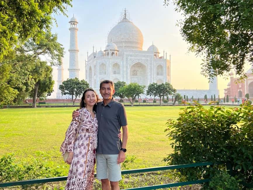 From Jaipur : Taj Mahal & Agra fort Tour and Drop Delhi - Entering the Taj Mahal near sunrise