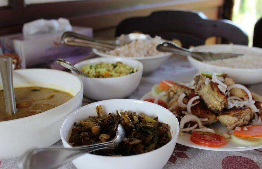 From Kochi: 2-Day 1-Night Alappuzha Private Houseboat Cruise - Boarding the deluxe houseboat around noon