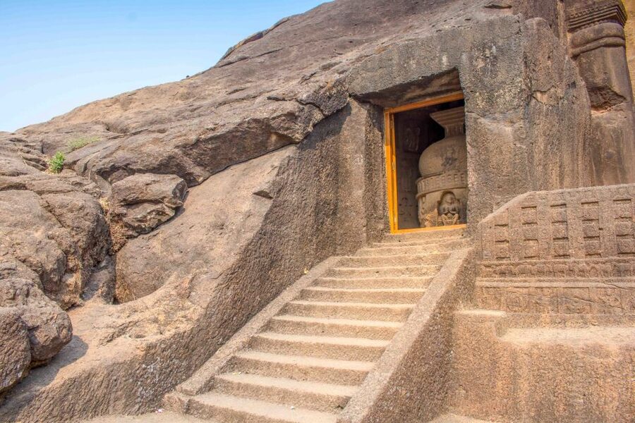 From Mumbai: Kanheri Cave Half-Day Tour - Walking through 109 caves carved in basalt