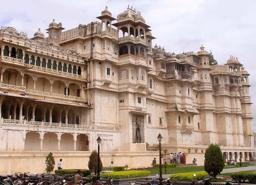 From Udaipur To Kumbhalgarh To Ranakpur To Jodhpur One Way - Leaving Udaipur in a private air-conditioned car
