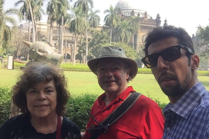 Full day city tour of Mumbai with guide & lunch - Siddhivinayak Temple: a major religious stop