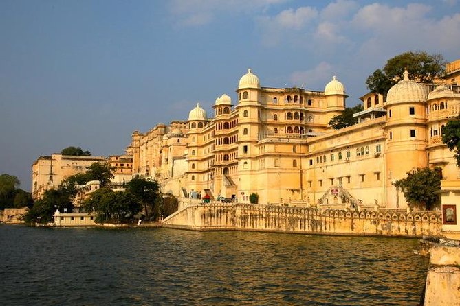 Full-Day Private City Tour of Udaipur Including Boat Ride in Lake Pichola - Lake Pichola by Shared Boat