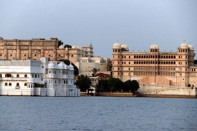 Full-Day Private City Tour of Udaipur Including Boat Ride in Lake Pichola - Handicrafts, Miniature Paintings, and Shopping Time