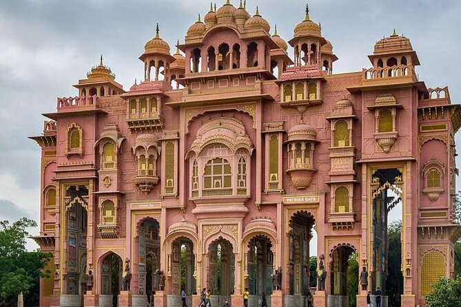 Full Day Sightseeing Jaipur Tour by Car With Guide Include Lunch - Jal Mahal offers a short lake view