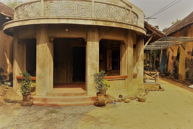 Funny and helpful Tuk Tuk Tour in Kochin - St. Francis Church and the Dutch Cemetery