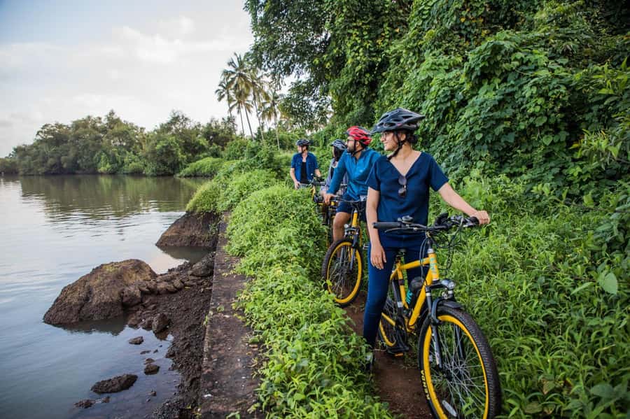 Goa: Old Goa and Divar Island E-Bike Tour with Snacks - Old churches, temples, and Kadamba-era remains