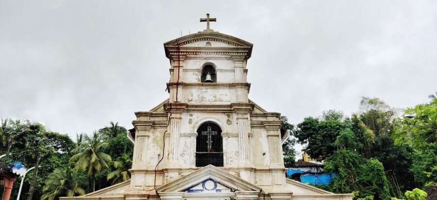 Goa: Private Full-Day Sightseeing Highlights Tour - A Hindu temple adds needed balance