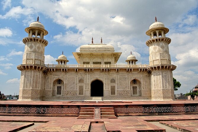 Golden Triangle & Ranthambore: 4-Day Private Tour from Delhi - Day 4: Jaipur’s forts, observatory, and Palace of Winds