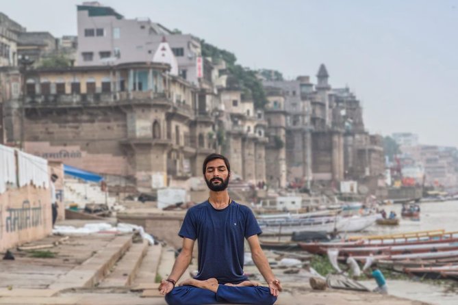 GROUP YOGA CLASS - BEGINNER / ADVANCED - Sunrise Yoga with Ayush in Varanasi - Why sunrise yoga fits Varanasi so well